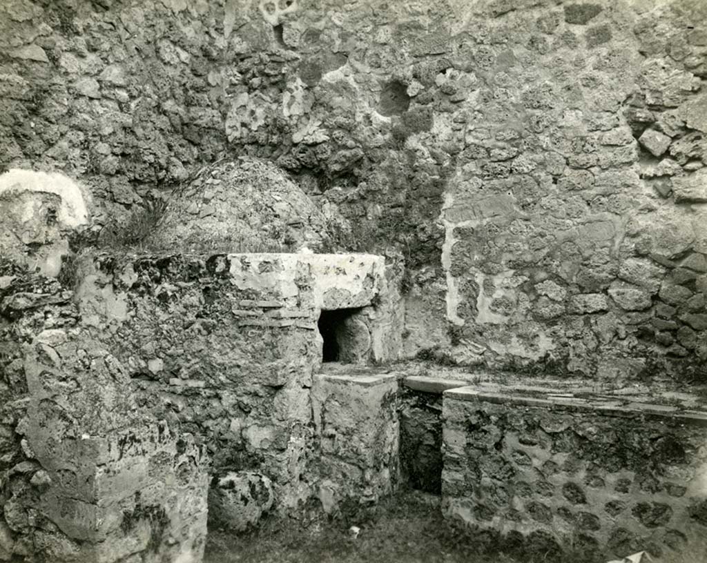 I.2.28 Pompeii. 1913. Kitchen area, looking towards oven.
Photo by Esther Boise Van Deman © American Academy in Rome. VD_Archive_Ph_208.