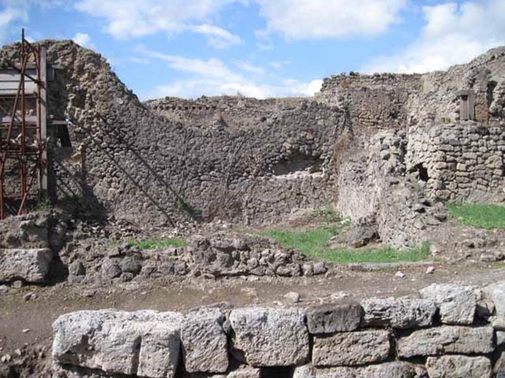 I.2.30 Pompeii. September 2010. Looking north to entrance doorway, with remains of perimeter wall, from across Vicolo del Conciapelle.
Photo courtesy of Drew Baker.
According to Fiorelli, near this doorway was another electoral recommendation relating to Numerio Popidio Rufo:
N.P.R
AED.O.V.F
See Pappalardo, U., 2001. La Descrizione di Pompei per Giuseppe Fiorelli (1875). Napoli: Massa Editore. (p. 34)