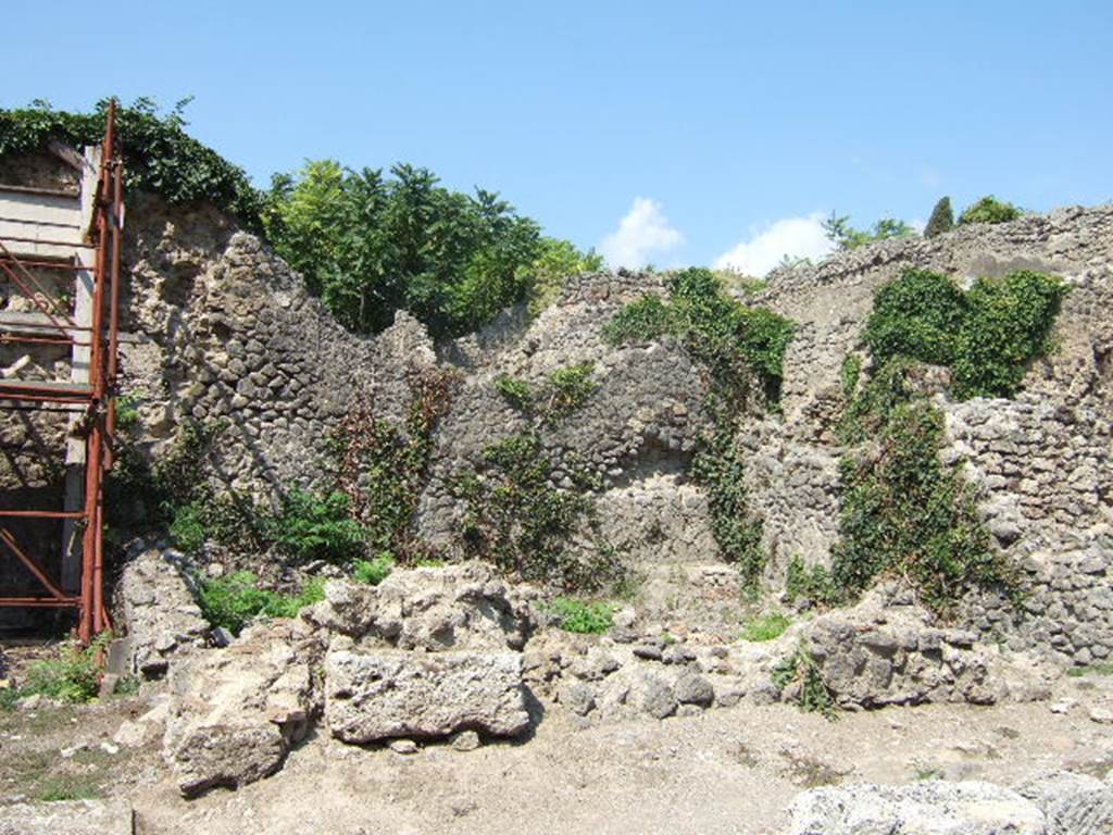 I.2.30 Pompeii. September 2005. Remains of street wall and rear room.
According to Fiorelli, there was a painted electoral graffiti relating to the election of Numerio Popidio Rufo on this wall (now destroyed):