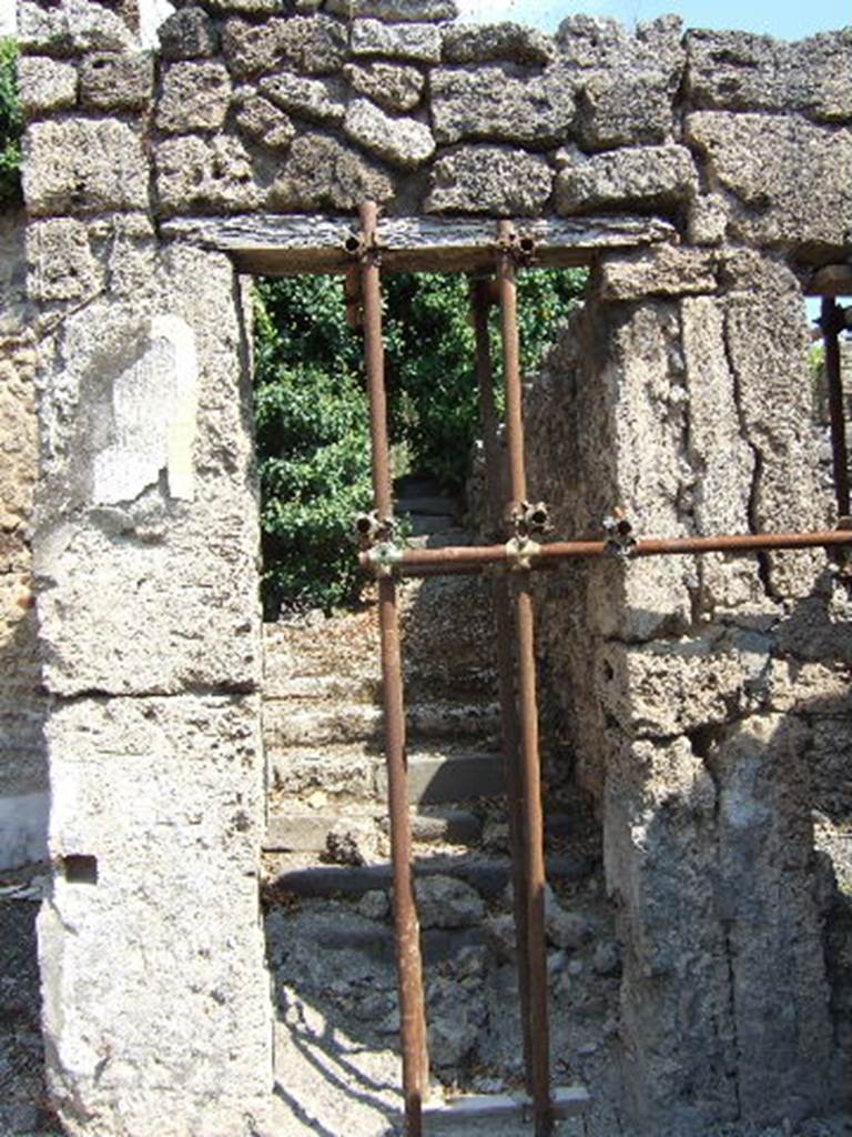 I.3.3 Pompeii. May 2005. Staircase to upper level.
