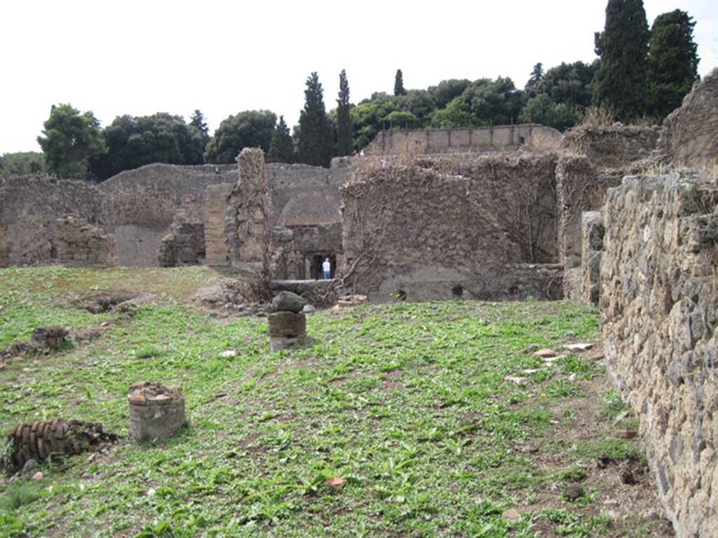 I.3.3 Pompeii. September 2010. Upper peristyle area, looking towards west side and north-west corner. Stairs from lower house are in the centre of photo. Photo courtesy of Drew Baker.