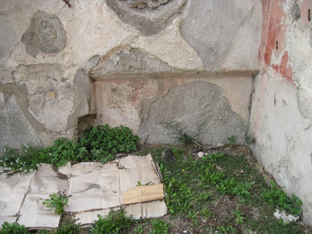 I.3.3 Pompeii. September 2010. Upper peristyle area, detail of recess in north-west corner.
Photo courtesy of Drew Baker.