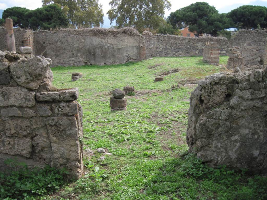 I.3.3 Pompeii. September 2010. Upper peristyle area, looking south through doorway from oecus onto peristyle. Photo courtesy of Drew Baker.