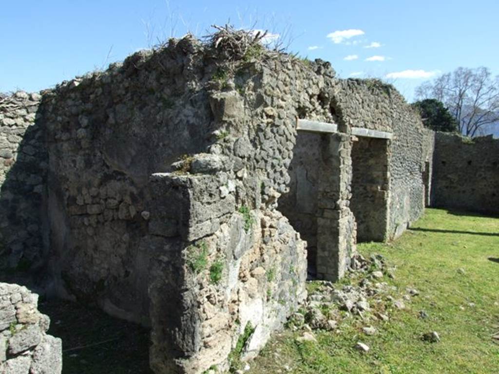 1.3.3 Pompeii. March 2009. Four rooms with doorways onto east portico of upper peristyle level. Looking south.
