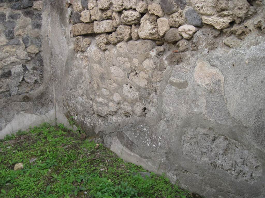 I.3.3 Pompeii. September 2010. Upper peristyle area, south wall and south-east corner of cubiculum. Photo courtesy of Drew Baker.