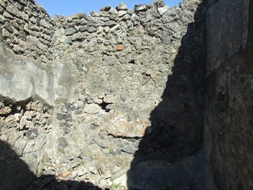 1.3.3 Pompeii. March 2009. Cubiculum. East wall of northern middle room on east side.