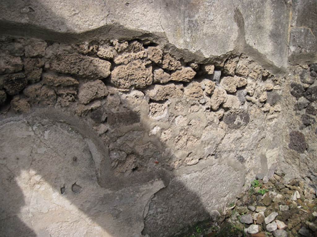 I.3.3 Pompeii. September 2010. Upper peristyle area, north wall and north-east corner of cubiculum reached by central doorway. Photo courtesy of Drew Baker.