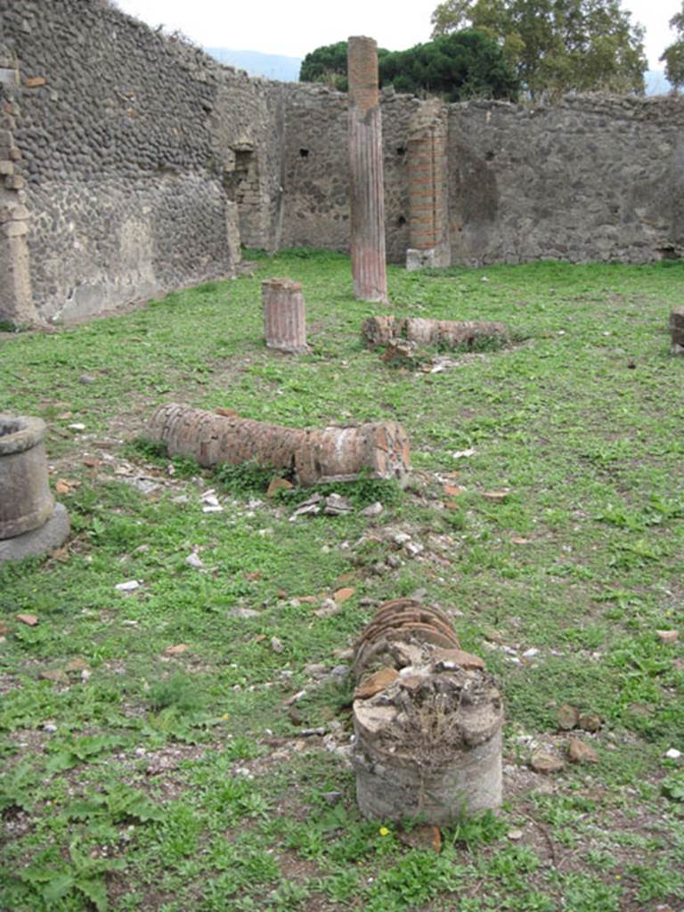 I.3.3 Pompeii. September 2010. Upper peristyle area, looking south along east side of peristyle, with overview of columns. Photo courtesy of Drew Baker.
According to Fiorelli,
on another column in the opposite row, towards the eastern side, was written:
Q SPVRENNIVS PRISCVS
PRIM PILAR
PILAR
See Pappalardo, U., 2001. La Descrizione di Pompei per Giuseppe Fiorelli (1875). Napoli: Massa Editore. (p.38)
According to Epigraphik-Datenbank Clauss/Slaby (See www.manfredclauss.de), CIL IV 3992 read as –
Q(uintus) Spurennius Priscus
prim(i)pilar(is)
(primi)pilar(is)
According to Mau, “To the same division of the Army probably belonged a centurion of the first rank, Q. Spurennius Priscus, whose name was found in a house at I.III.3”
A similar description was found in VIII.3.21 and related to the fifth praetorian cohort, of the century led by Martialis.
See Mau, A., 1907, translated by Kelsey F. W. Pompeii: Its Life and Art. New York: Macmillan. (p.492)