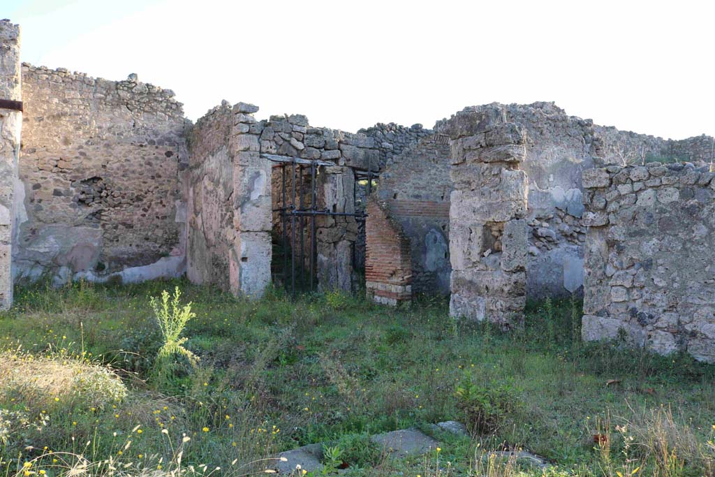 I.3.3 Pompeii. December 2018.
Looking east across atrium towards tablinum, steps to upper floor, and south wall. Photo courtesy of Aude Durand.