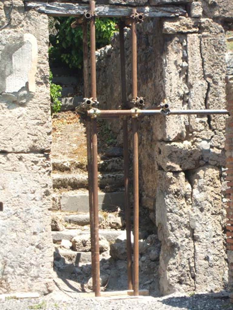 I.3.3 Pompeii. May 2005. Staircase to upper level.