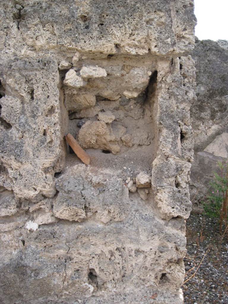 I.3.3 Pompeii. September 2010. Detail of niche on left hand side of doorway to cubiculum, in south wall of atrium. Looking south. Photo courtesy of Drew Baker.
