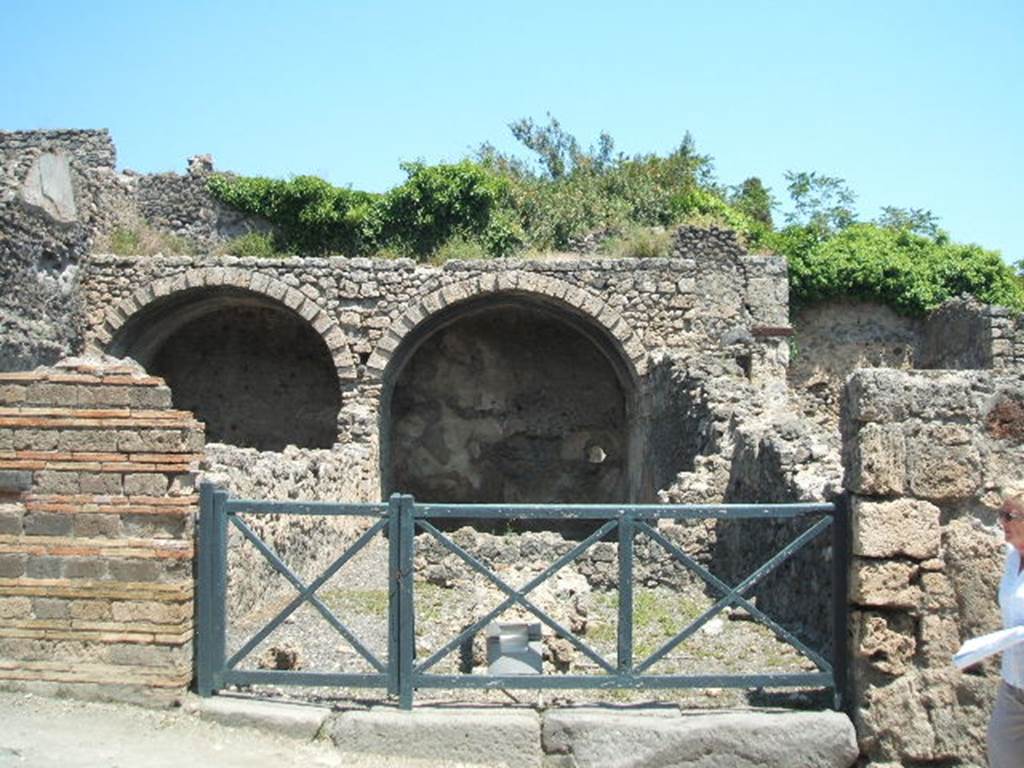 I.3.5 Pompeii. May 2005. Looking east into entrance from Via Stabiana.