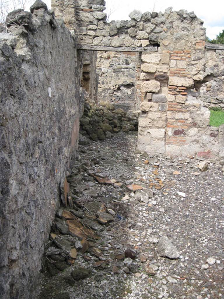 I.3.8b Pompeii. September 2010. Looking north from small room doorway, across oecus towards doorway to west portico of peristyle. Photo courtesy of Drew Baker.