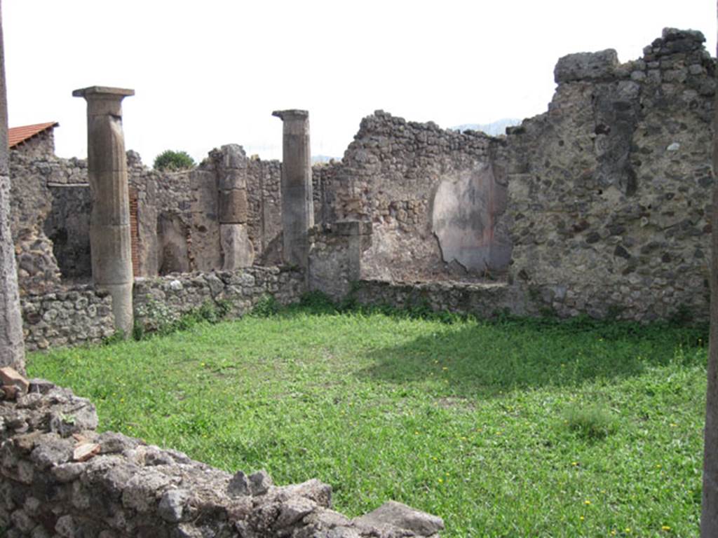 I.3.8b Pompeii. September 2010. Looking across peristyle towards south-east corner.
Photo courtesy of Drew Baker.