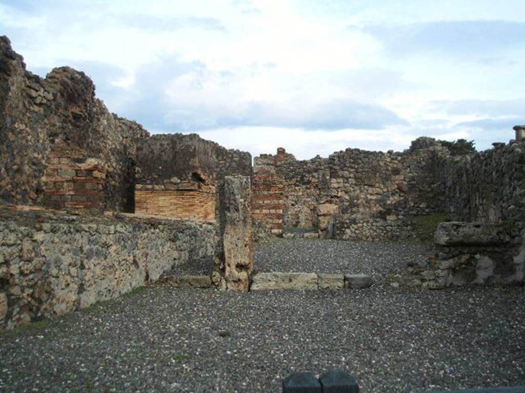 I.3.10 I.3.9
This area was dug through by the Sarno Canal around 1600, and ruined then, according to Fiorelli.