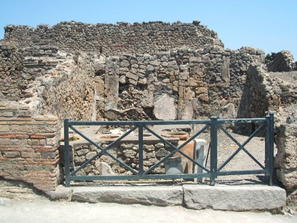 I.3.11 Pompeii. May 2005. Entrance.