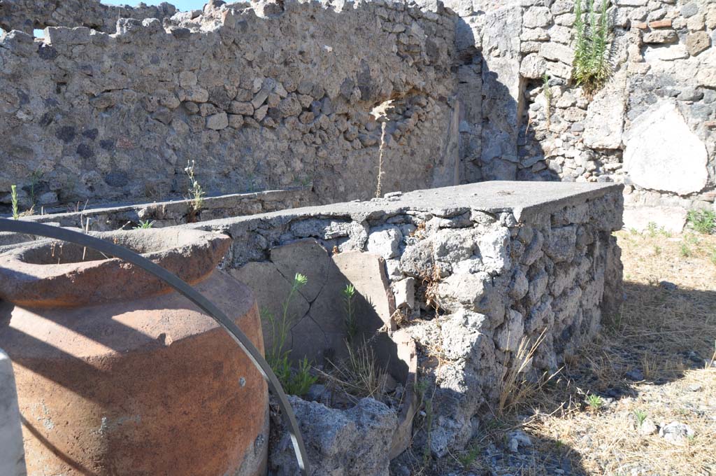 I.3.11 Pompeii. July 2017. Looking north-east across counter.
Foto Annette Haug, ERC Grant 681269 DÉCOR.