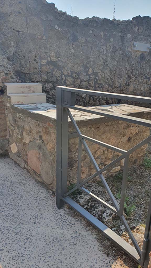 I.3.22 Pompeii. July 2021. Looking south-east towards entrance of bar-room.
Foto Annette Haug, ERC Grant 681269 DÉCOR.