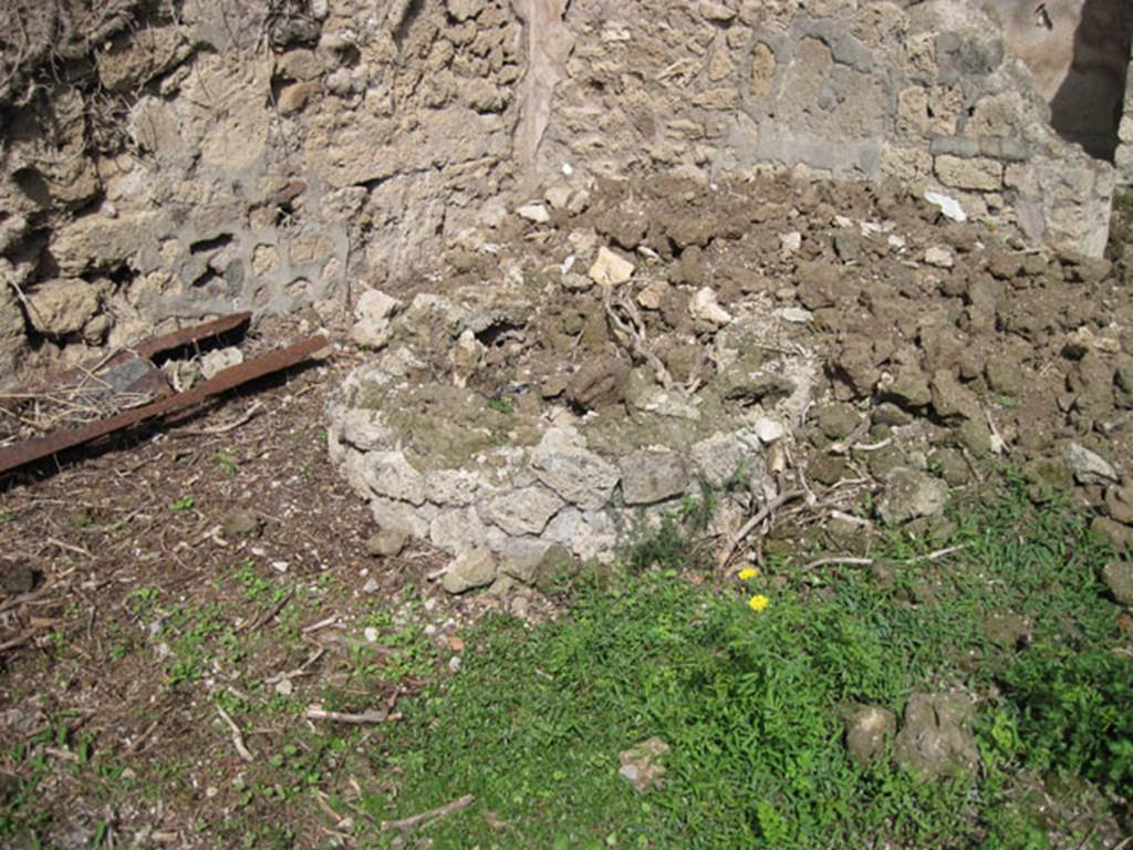 I.3.27 Pompeii. September 2010.
Looking east to circular feature (base of millstone) at east end of north wall of bakery room.
Photo courtesy of Drew Baker.