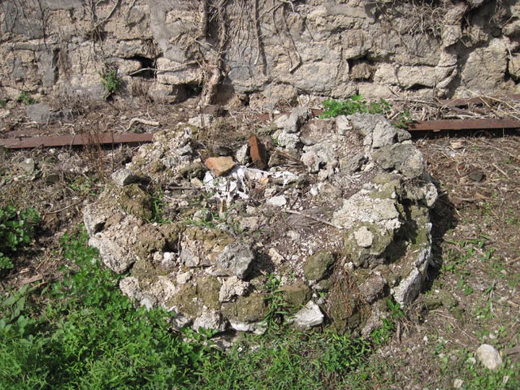 I.3.27 Pompeii. September 2010.
Looking north to circular feature (base of millstone) in centre of north wall of bakery room.
Photo courtesy of Drew Baker.