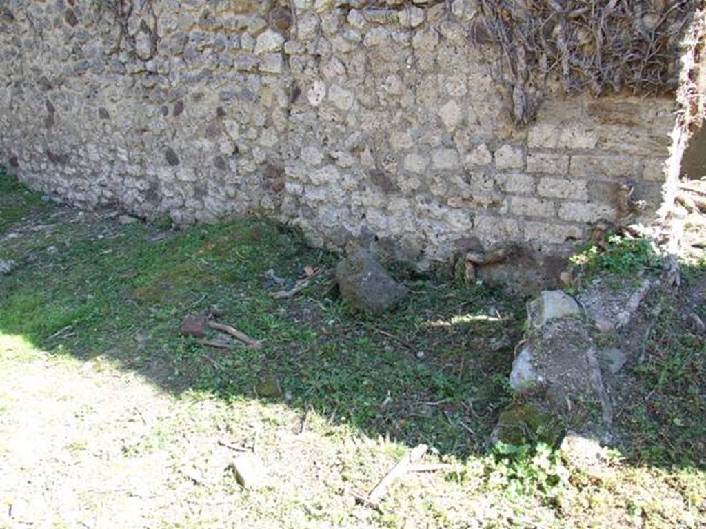 I.3.27 Pompeii. March 2009. South wall of Pistrinum, on the east side of room on the East side of the Oven.