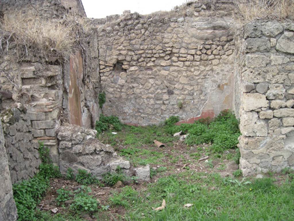 I.3.29 Pompeii. September 2010. Looking north to doorway to room 4, the tablinum.
Photo courtesy of Drew Baker.