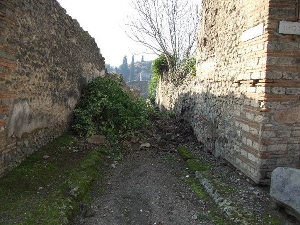 I.2.17 Pompeii. December 2006. Roadway looking west. I.3.29