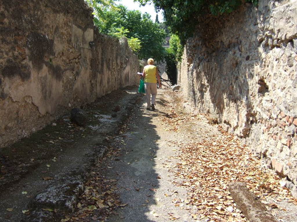 I.2 Pompeii. September 2005. Looking west along the unnamed vicolo. I.3.30.