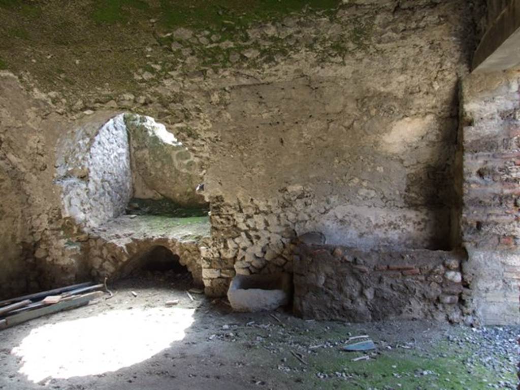 I.3.31 Pompeii. March 2009. West side of entrance room. Looking west.