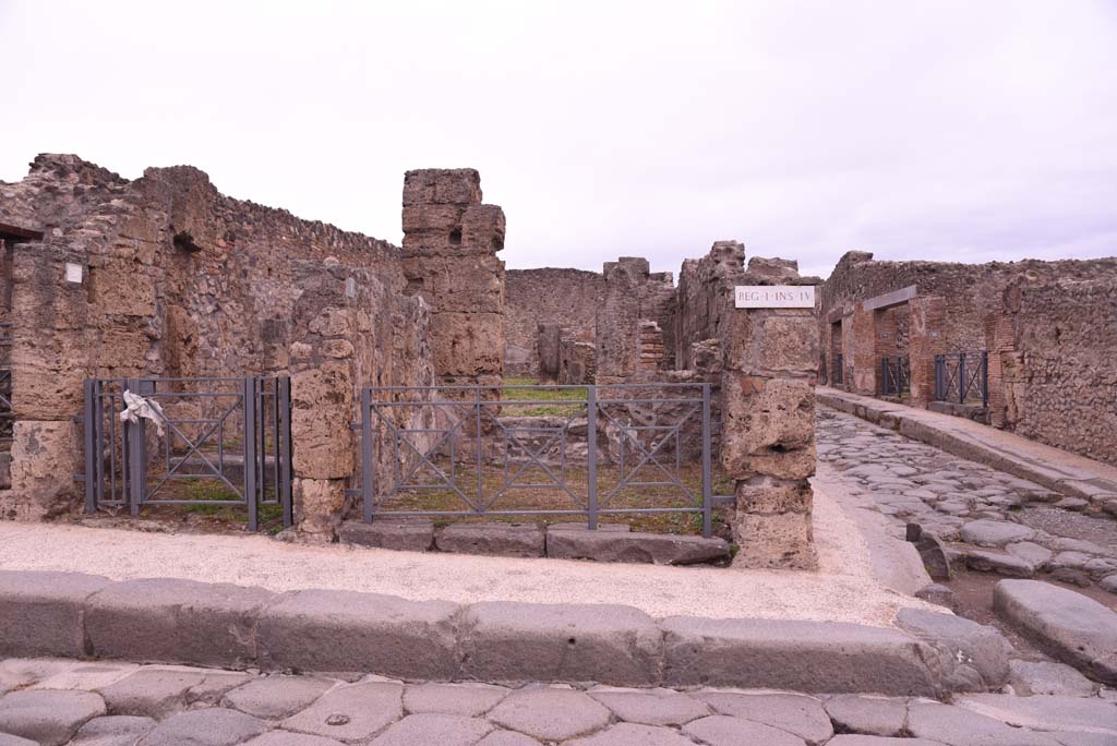 I.4.1 Pompeii. October 2019. Looking east to entrance on Via Stabiana, with Vicolo del Menandro, on right.
Foto Tobias Busen, ERC Grant 681269 DÉCOR.