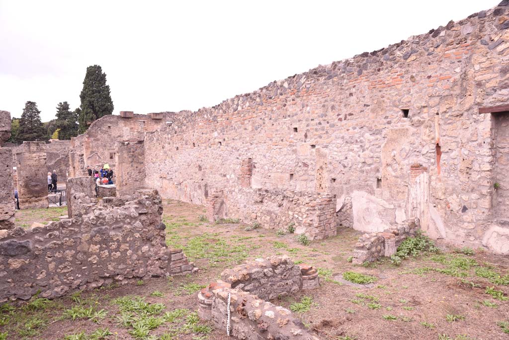 I.4.2 Pompeii. October 2019. Looking north-west from garden portico, towards tablinum, in centre.
Foto Tobias Busen, ERC Grant 681269 DÉCOR.