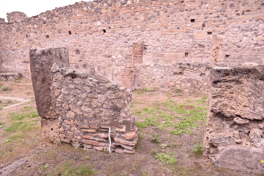 I.4.2 Pompeii. October 2019. North wall of cubiculum or oecus, with doorway into atrium, on left, and tablinum, in centre.
Foto Tobias Busen, ERC Grant 681269 DÉCOR.