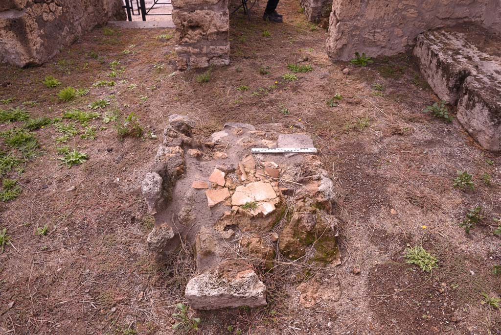 I.4.2 Pompeii. October 2019. Looking west towards remains of hearth in north-west corner of atrium.
Foto Tobias Busen, ERC Grant 681269 DÉCOR.