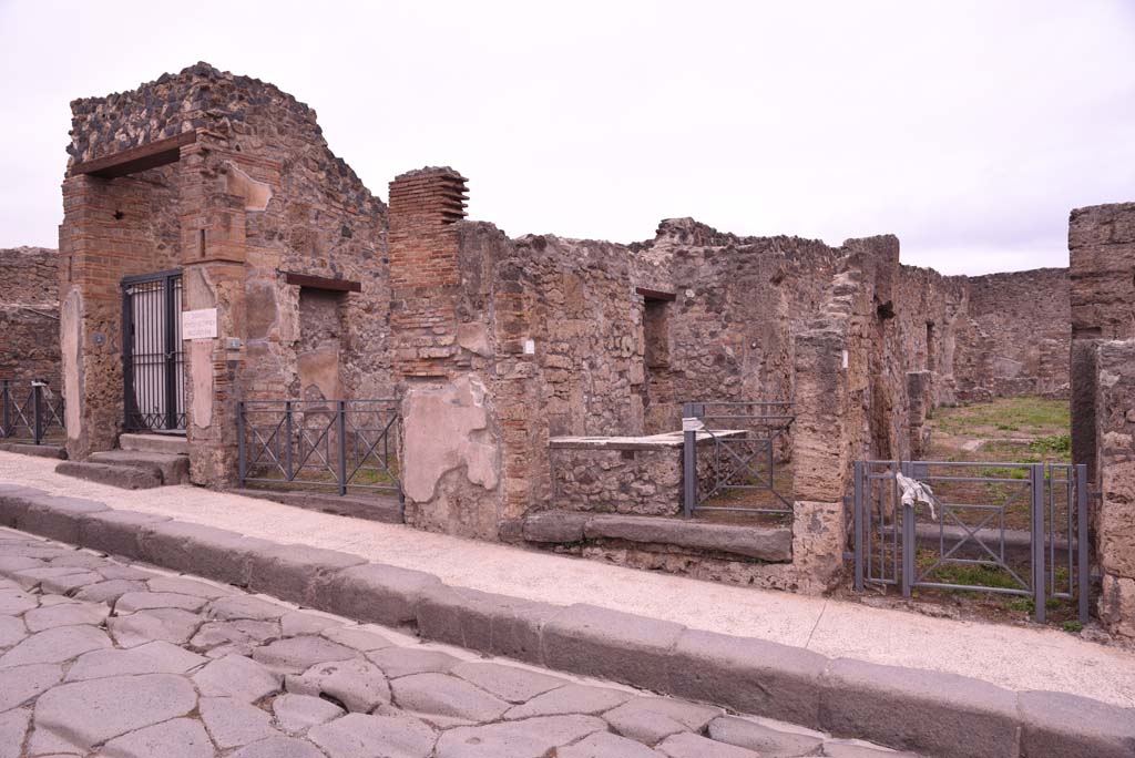 Via Stabiana, east side, Pompeii.
I.4.6 Pompeii, on left, to I.4.2, on right. October 2019. Looking north-east towards entrance doorways.
Foto Tobias Busen, ERC Grant 681269 DÉCOR.