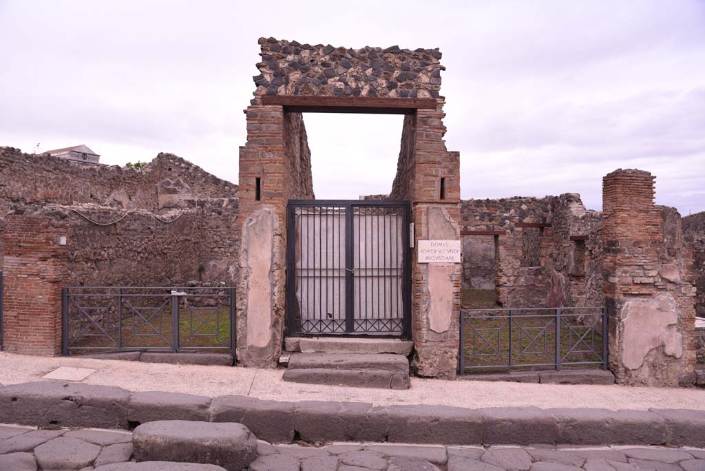I.4.6 Pompeii, on left, I.4.5, in centre, and I.4.4, on right. October 2019. Looking east towards entrance doorways.
Foto Tobias Busen, ERC Grant 681269 DÉCOR.
