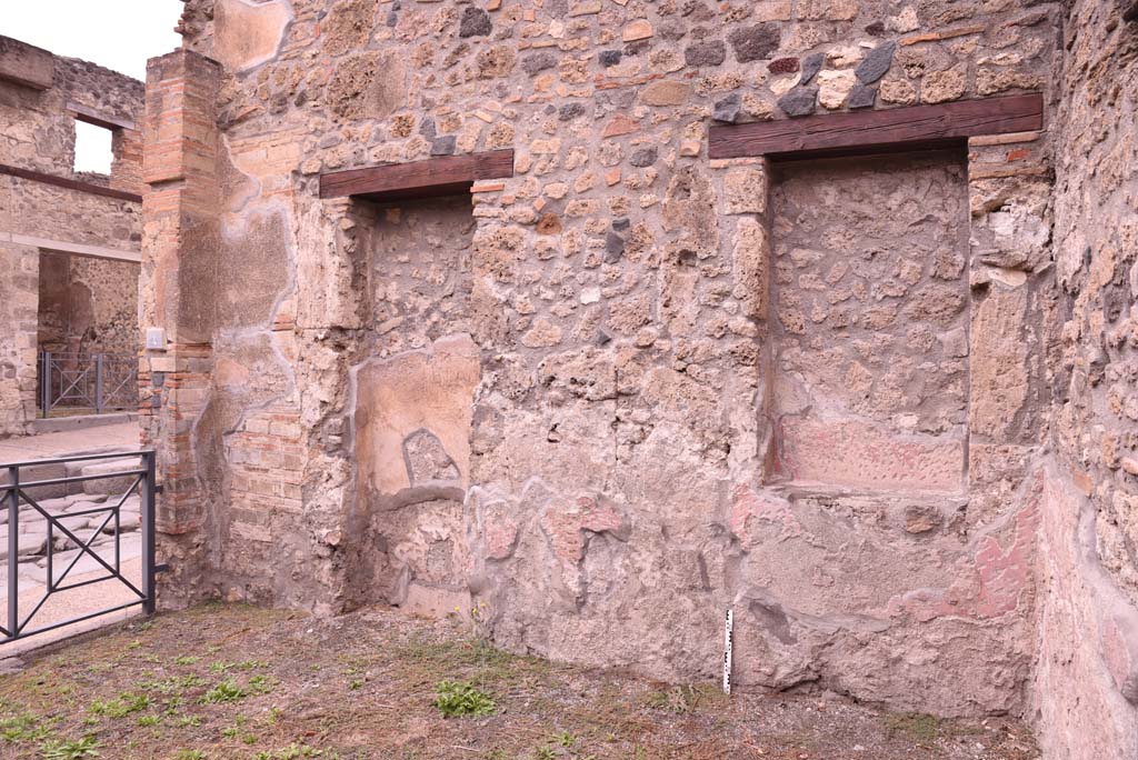 I.4.4 Pompeii. October 2019. Looking towards north wall of shop-room.
Foto Tobias Busen, ERC Grant 681269 DÉCOR.