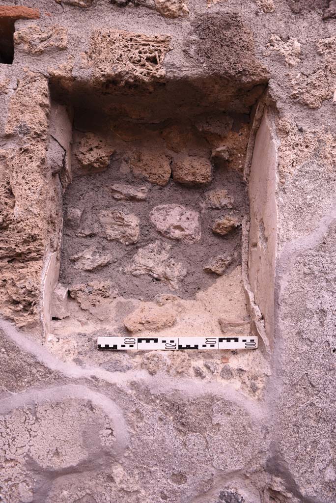 I.4.4 Pompeii. October 2019. Detail of niche in east wall of rear room.
Foto Tobias Busen, ERC Grant 681269 DÉCOR.