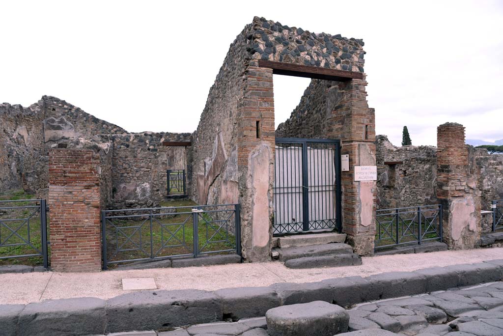 I.4.6, centre left, I.4.5, in centre, and I.4.4, centre right, Pompeii. October 2019. Looking east towards entrance doorways.
Foto Tobias Busen, ERC Grant 681269 DÉCOR.
