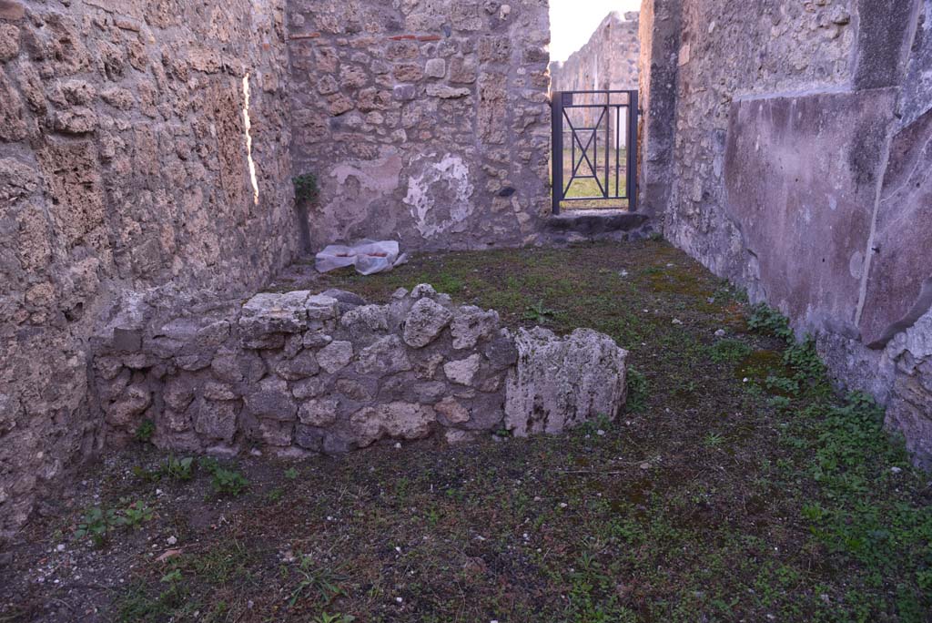 I.4.6 Pompeii. October 2019.
Looking east from entrance doorway towards remains of east wall of shop room and towards rear room, with doorway into I.4.5.
Foto Tobias Busen, ERC Grant 681269 DÉCOR.