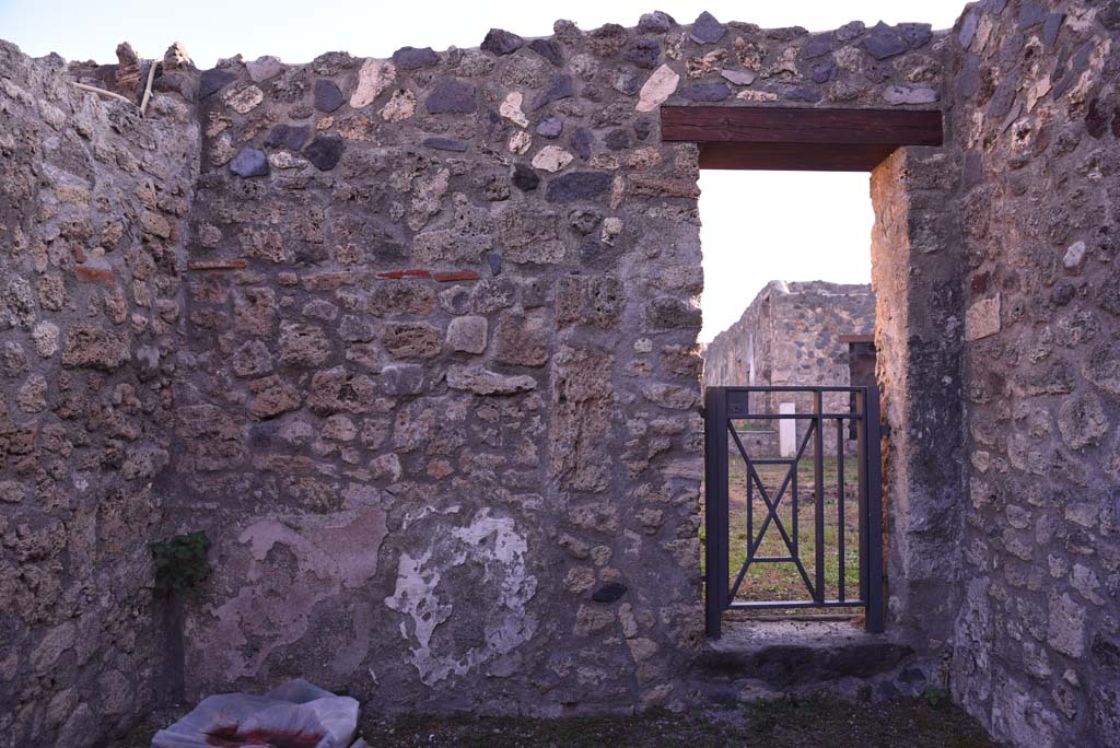 I.4.6 Pompeii. October 2019. Rear room, east wall with doorway into I.4.5.
Foto Tobias Busen, ERC Grant 681269 DÉCOR.