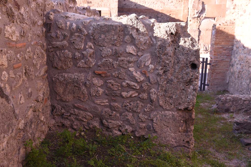 I.4.7 Pompeii. October 2019. Detail of west wall of �middle� room, at south end.
Foto Tobias Busen, ERC Grant 681269 D�COR.
