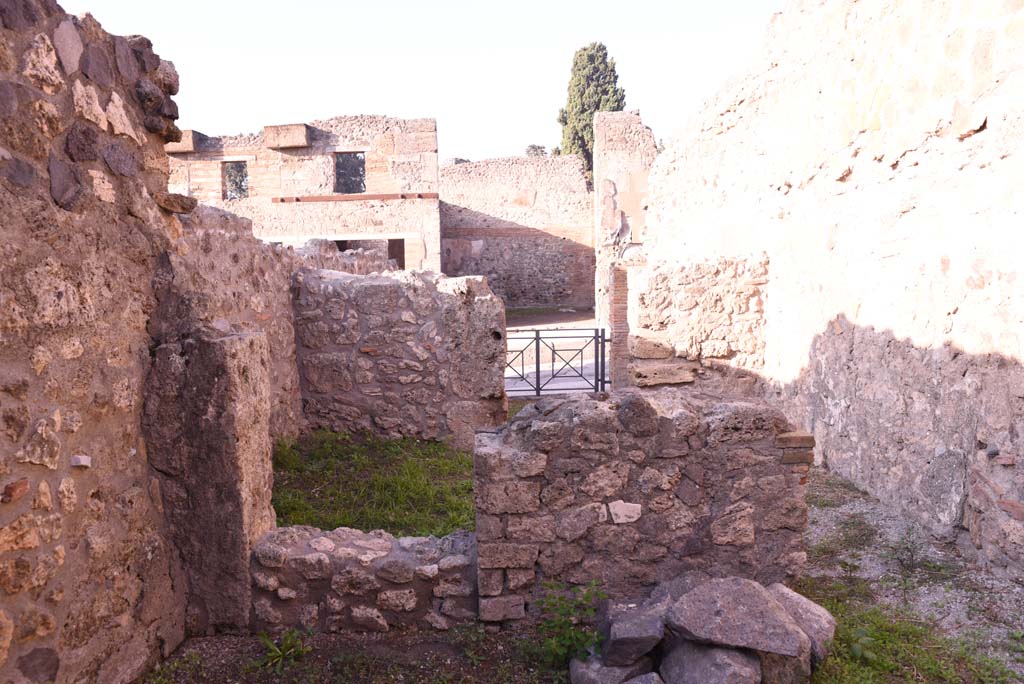 I.4.7 Pompeii. October 2019. Looking west from triclinium, towards entrance on Via Stabiana. 
Foto Tobias Busen, ERC Grant 681269 D�COR.
