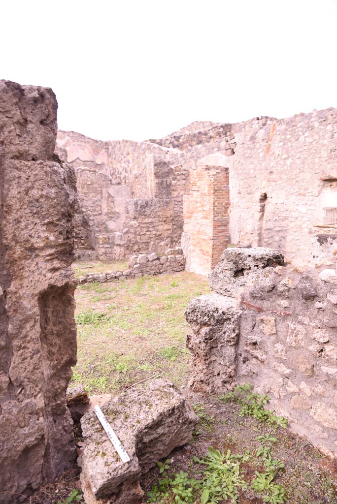I.4.9 Pompeii. October 2019. Room g, looking north-east across tablinum.
Foto Tobias Busen, ERC Grant 681269 DÉCOR.