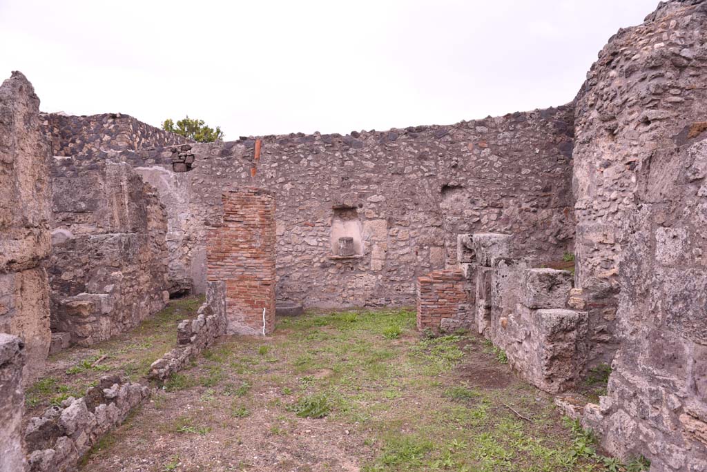 I.4.9 Pompeii. October 2019. Tablinum h, looking east towards courtyard n.
Foto Tobias Busen, ERC Grant 681269 DÉCOR.