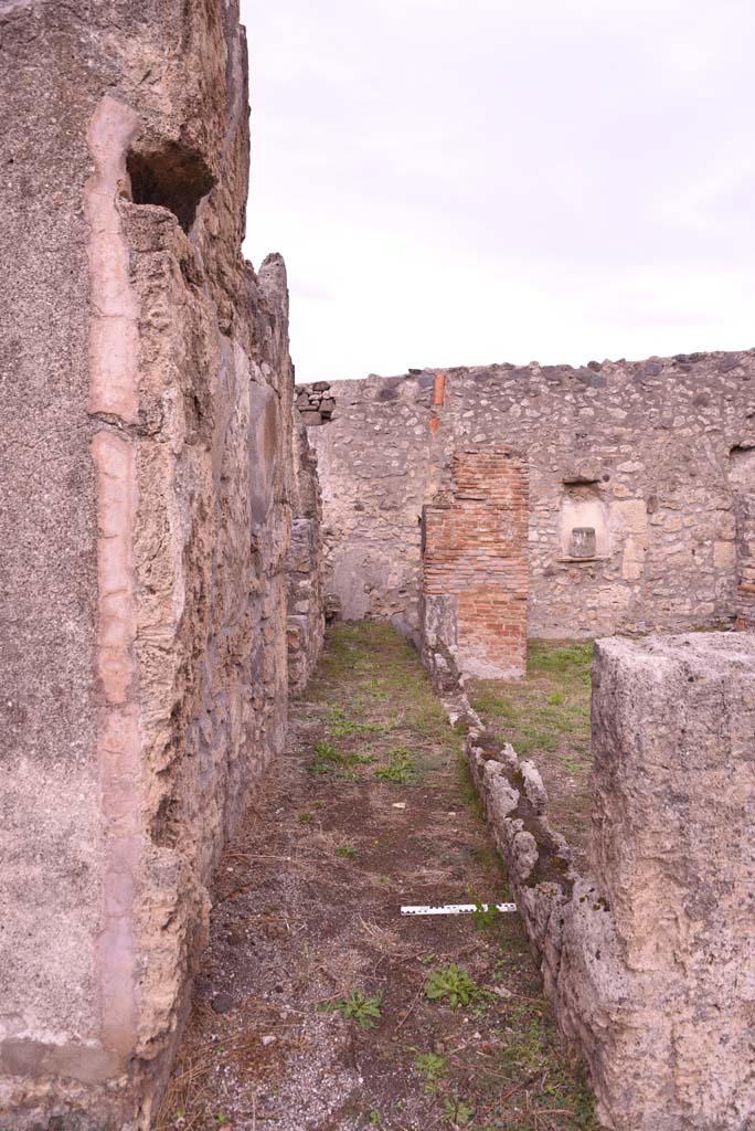 I.4.9 Pompeii. October 2019. Corridor i, looking east from atrium.
Foto Tobias Busen, ERC Grant 681269 DÉCOR.
