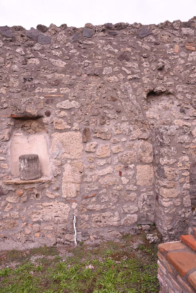 I.4.9 Pompeii. October 2019. Courtyard n, east wall at south end.
Foto Tobias Busen, ERC Grant 681269 DÉCOR.