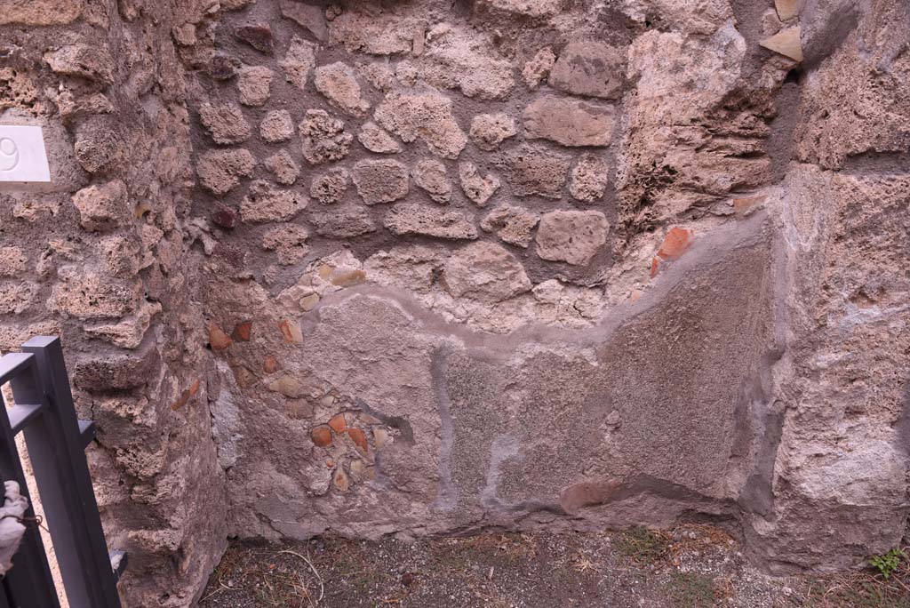 I.4.9 Pompeii. October 2019.
Looking towards north side of vestibule/entrance corridor/fauces, at west end.
Foto Tobias Busen, ERC Grant 681269 DÉCOR.