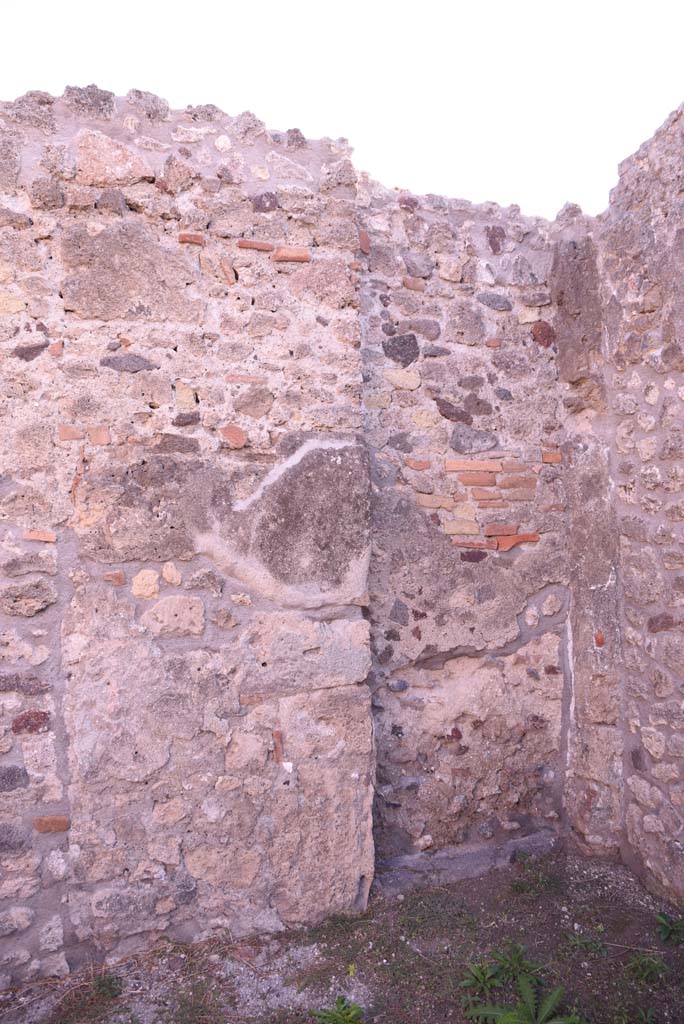 I.4.10 Pompeii. October 2019. Looking towards blocked doorway at south end of east wall.
Foto Tobias Busen, ERC Grant 681269 DÉCOR.