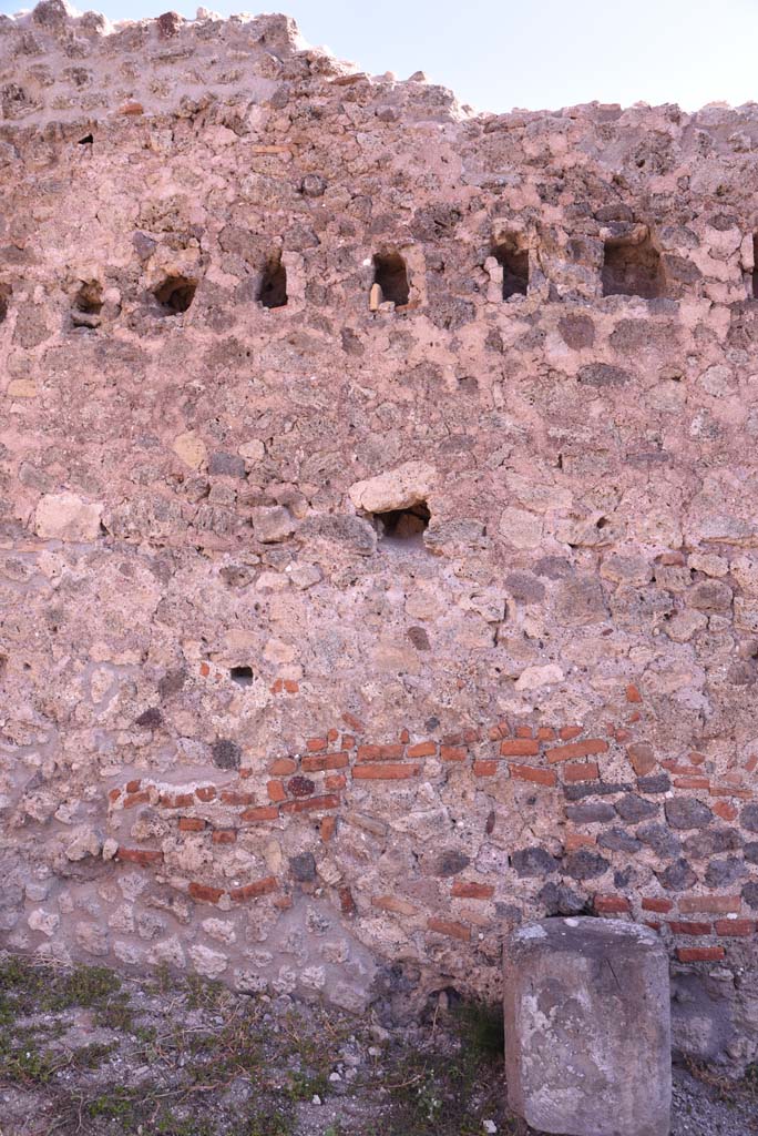 I.4.12 Pompeii. October 2019. Room f, detail from east wall towards the north end of the centre.
Foto Tobias Busen, ERC Grant 681269 DÉCOR.
