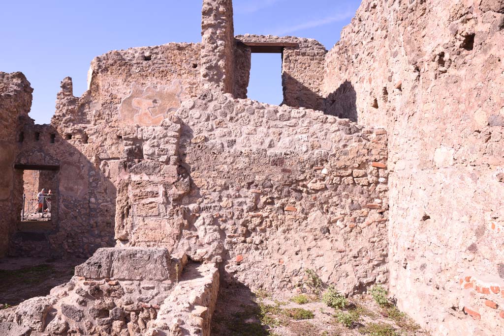 I.4.12 Pompeii. October 2019. Area g, on left, and room f, on right, looking towards north wall with an upper floor room above I.4.18.
Foto Tobias Busen, ERC Grant 681269 DÉCOR.